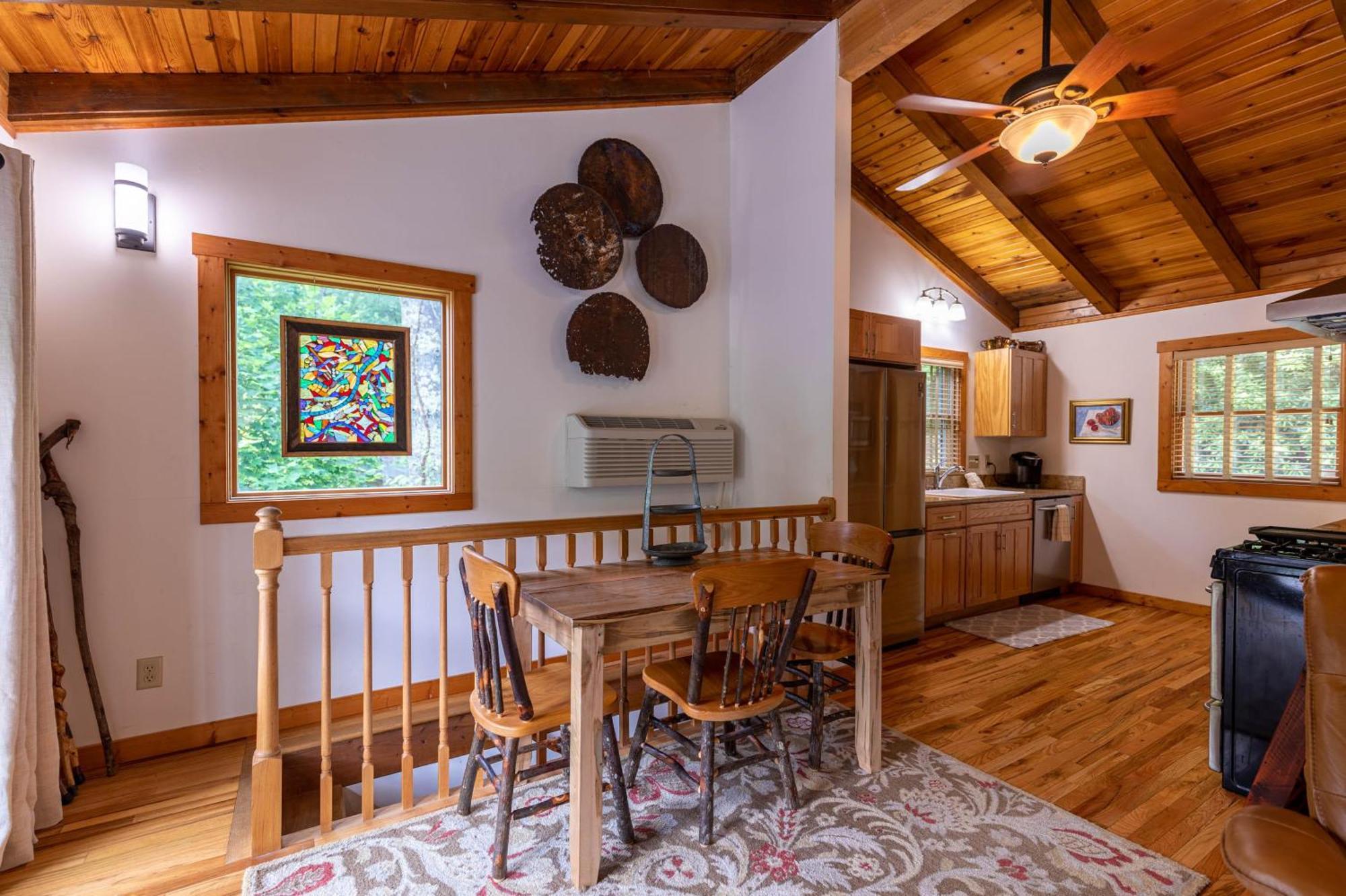 Knotty Pine Villa West Jefferson Exteriör bild